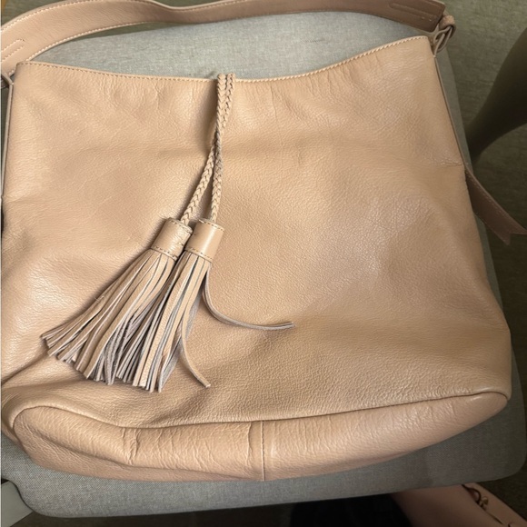 Margot pink blush tone leather shoulder bag with tassels and details! - Picture 5 of 5